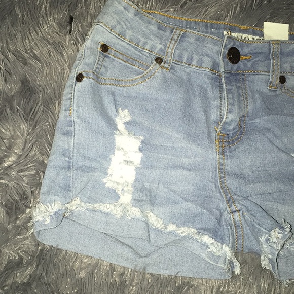 Shorts - Picture 2 of 3